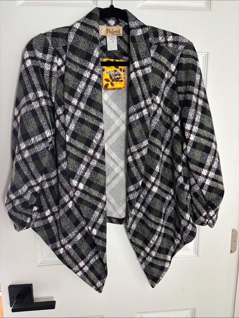 Hybrid & company Black, Gray & White Plaid Draped Open Cardigan